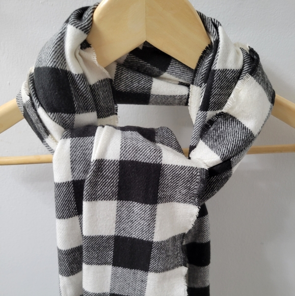 J Crew Rectangle Blanket Scarf with Pom Poms Black and White Check - Picture 9 of 10